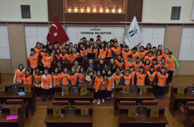   GELİŞİM OKULLARI 4. SINIF ÖĞRENCİLERİ TEPEBAŞI BELEDİYE BAŞKANI DT. AHMET ATAÇ’I ZİYARET ETTİ