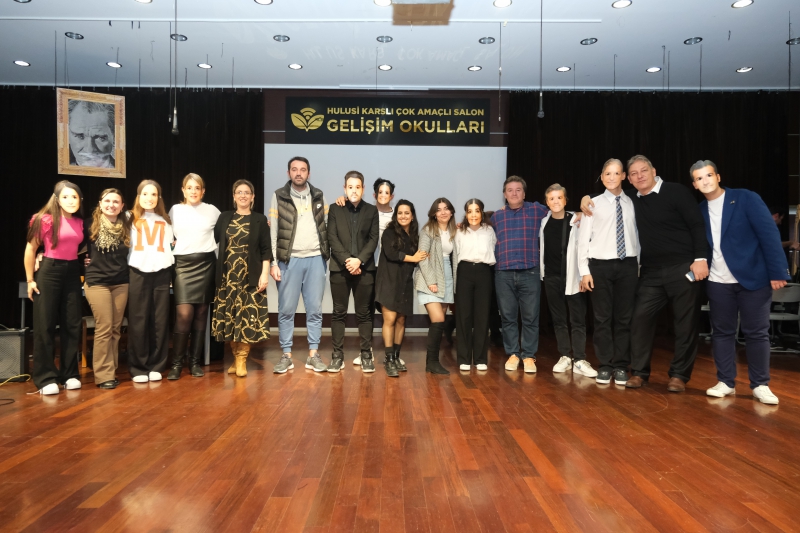 ÖĞRENCİLERİMİZDEN ÖĞRETMENLERİNE SÜRPRİZ ÖĞRETMENLER GÜNÜ KUTLAMASI