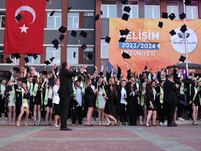2023-2024 MEZUNLARINA COŞKULU MEZUNİYET TÖRENİ