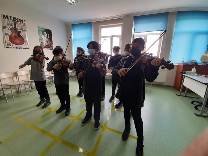 ORTAOKUL MÜZİK DERSLERİNDE BRANŞLAŞAN ENSTRÜMAN  EĞİTİMİ