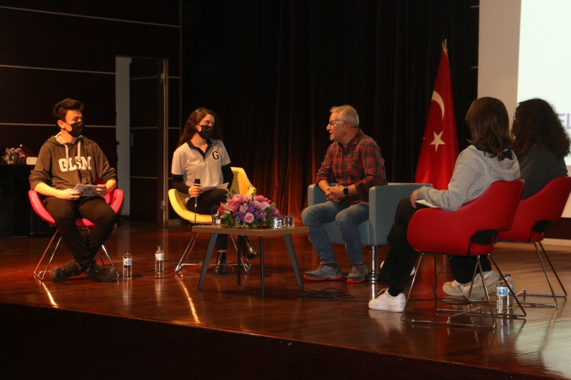 ÜNLÜ YAZAR VE SESLENDİRME SANATÇISI YEKTA KOPAN İLE SÖYLEŞİ