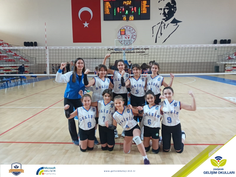 KÜÇÜK KIZLAR VOLEYBOL TAKIMIMIZ  GALİBİYETLE BAŞLADI
