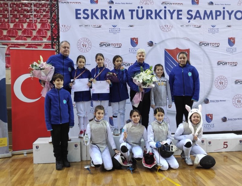 ESKRİM SPORCULARIMIZDAN ŞAMPİYONLUK