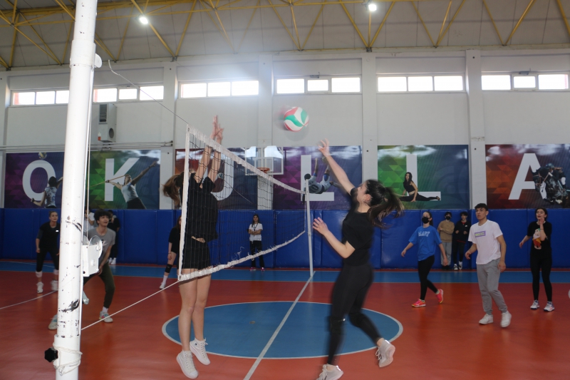 LİSE VOLEYBOL TURNUVASI BAŞLADI