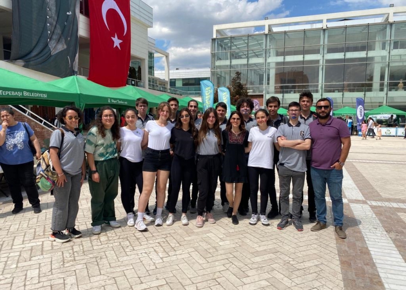 ZEYTİN ÇEVRE KULÜBÜ ÖĞRENCİLERİ ÇOCUK ŞENLİĞİ`NDE