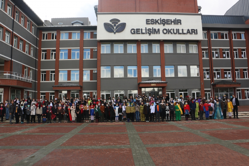 HEPİMİZ BİR ROMAN KAHRAMANIYIZ