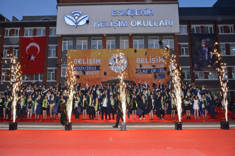 2021-2022 MEZUNLARINA COŞKULU MEZUNİYET TÖRENİ