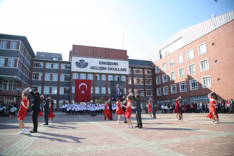 CUMHURİYET İLELEBET YAŞAYACAKTIR 