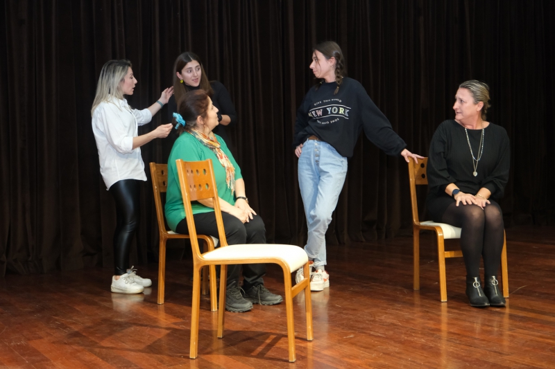 ÖĞRETMENLERLE DRAMA YOLUYLA İLETİŞİM ATÖLYESİ