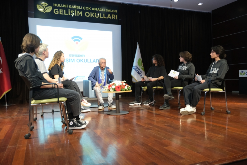  ÜNLÜ YAZAR VE SESLENDİRME SANATÇISI YEKTA KOPAN İLE SÖYLEŞİ