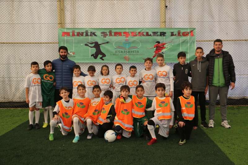 MİNİKLER FUTBOL TURNUVASINDA