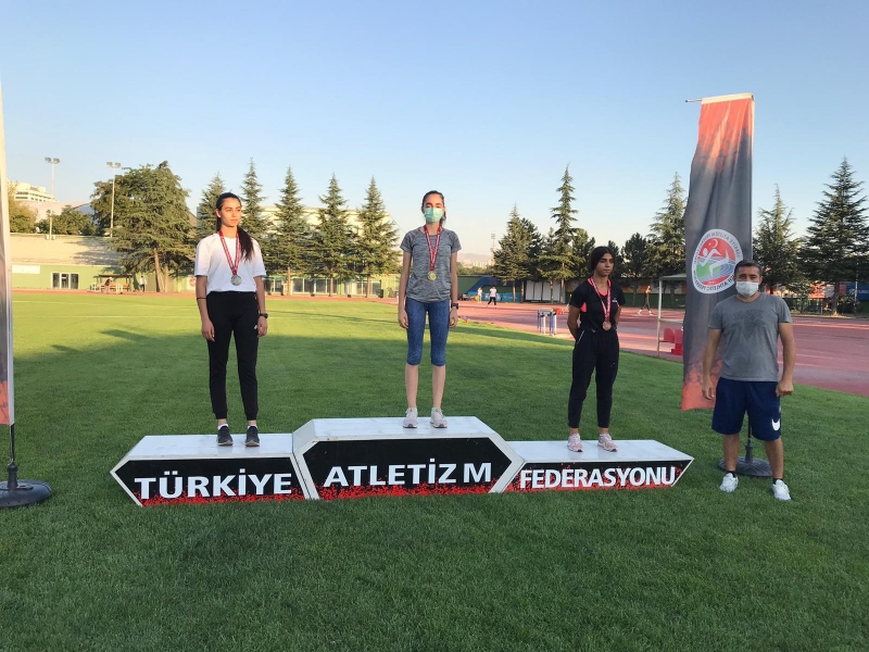 ATLETİZMDE YILDIZ KIZLAR KATEGORİSİ TÜRKİYE ŞAMPİYONU GELİŞİM OKULLARINDAN