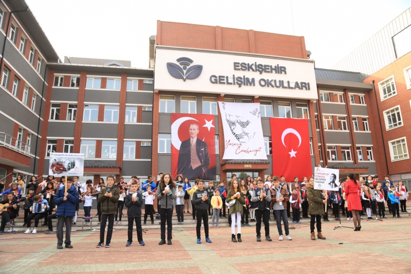 CUMHURİYET İLELEBET YAŞAYACAKTIR