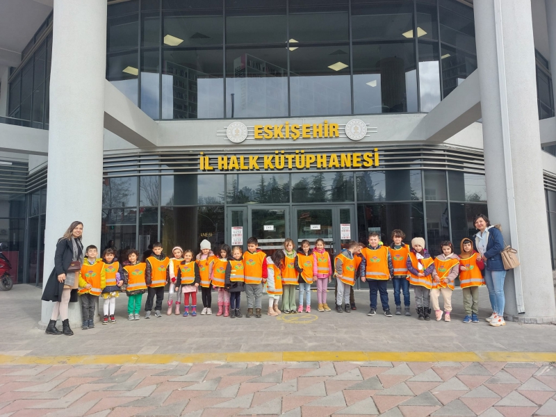 1.SINIF ÖĞRENCİLERİMİZ İL HALK KÜTÜPHANESİ`NE GİTTİLER