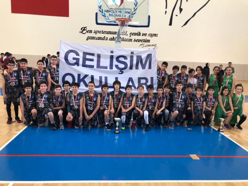 ŞAMPİYON SEZONU ŞAMPİYONLUKLA KAPATTI