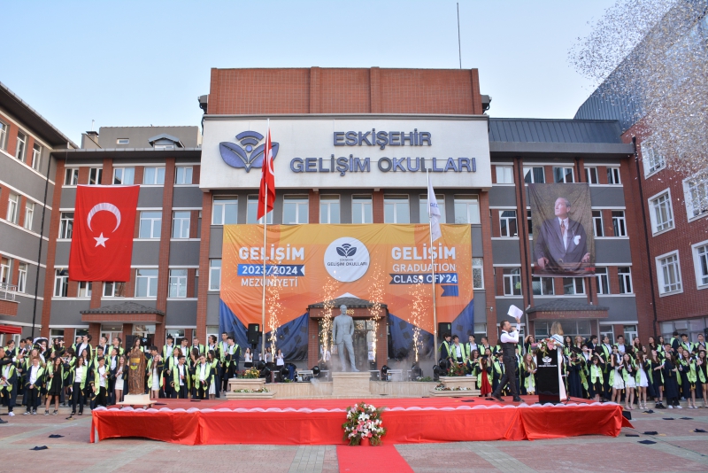 ESKİŞEHİR GELİŞİM ORTAOKULUNDA MEZUNİYET COŞKUSU!