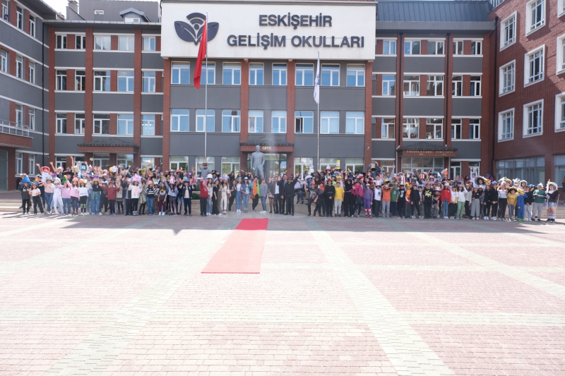 GELİŞİM ORTAOKULUNDA ÇILGIN ŞAPKA ETKİNLİĞİ