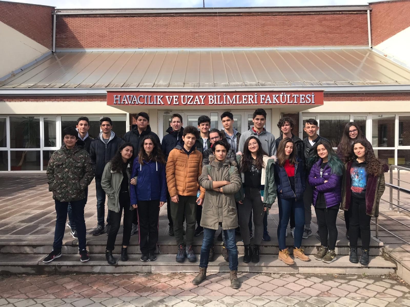 10. SINIF ÖĞRENCİLERİMİZLE ESKİŞEHİR TEKNİK ÜNİVERSİTESİ PİLOTAJ BÖLÜMÜNDEYDİK