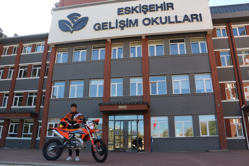 LİSE ÖĞRENCİMİZ KADİRHAN`DAN BRONZ MADALYA