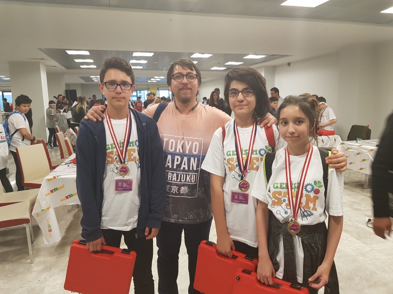 GELİŞİM ORTAOKUL STEM VE KODLAMA TAKIMI HacKIDhon 18’de