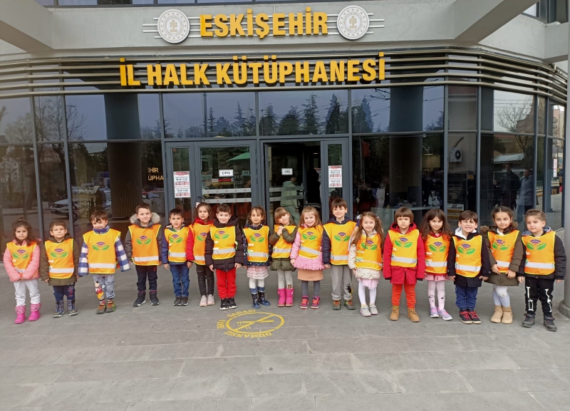 ÖN HAZIRLIK ÖĞRENCİLERİMİZ KİTAPLARI İNCELEDİ
