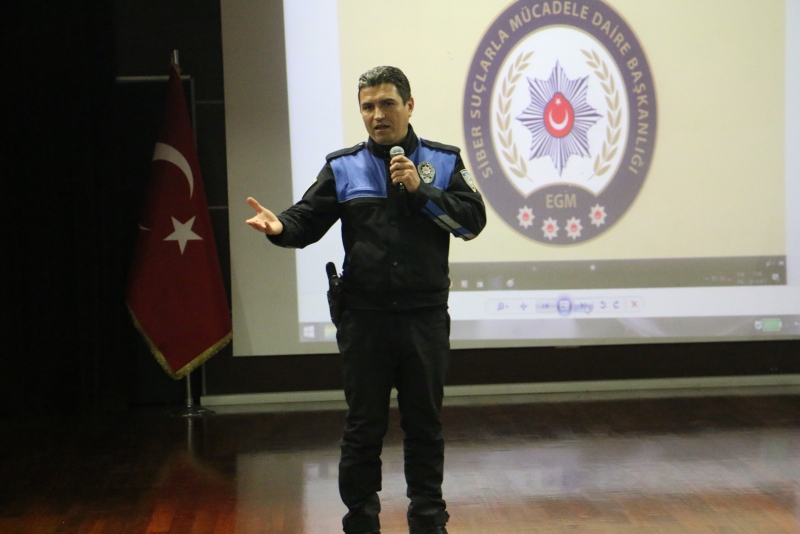 OKULUMUZDA GÜVENLİ İNTERNET VE SİBER SUÇLAR SEMİNERİ GERÇEKLEŞTİRİLDİ