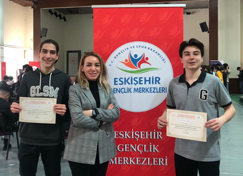 İL GENEL MÜNAZARA TURNUVASI`NDA ÖĞRENCİLERİMİZİN BÜYÜK BAŞARISI