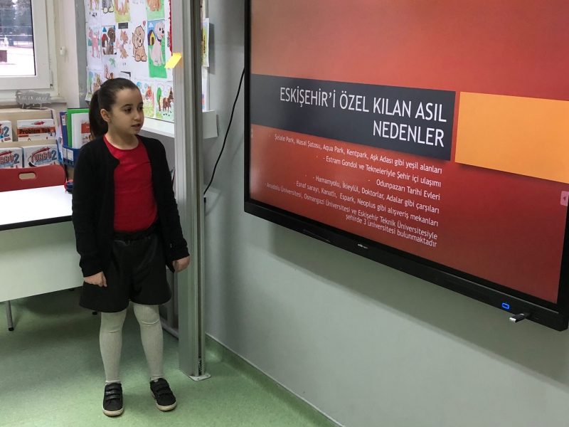 2. SINIF ÖĞRENCİLERİMİZ, SINIF ARKADAŞLARINA İLGİ DUYDUKLARI BİR KONU HAKKINDA HAZIRLADIKLARI SUNUMLARI YAPTILAR.