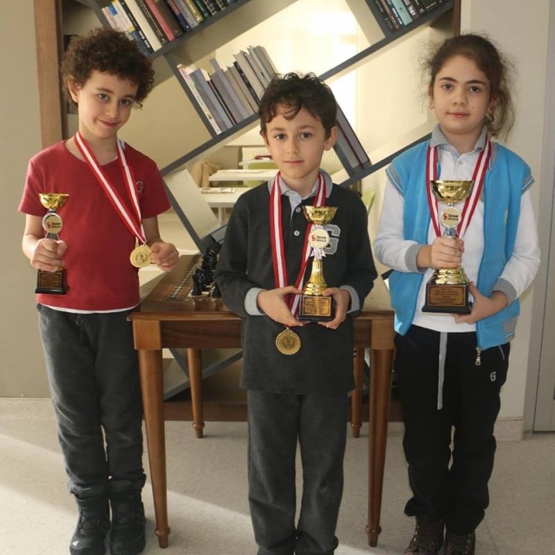 YENİ YILA MERHABA SATRANÇ TURNUVASI BİRİNCİLİĞİ, İKİNCİLİĞİ VE ÜÇÜNCÜLÜĞÜ